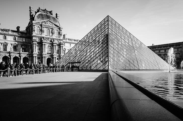 Çağın Ötesine Açılan Pencere: Louvre Piramidi